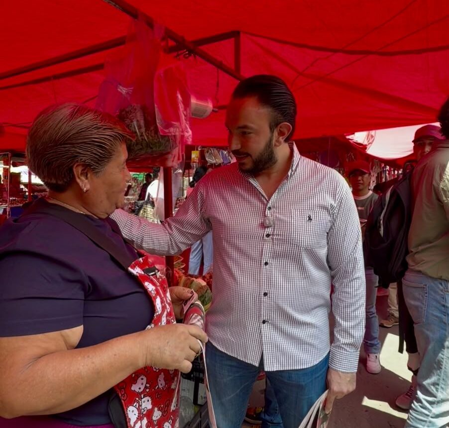 Faruk Miguel recorre el Tianguis del Imán y escucha a vecinos de Coyoacán