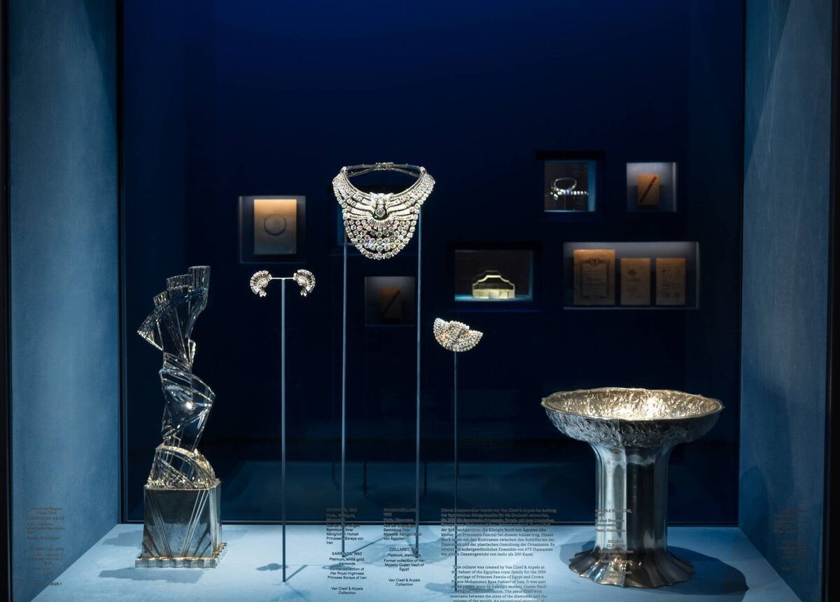Roban en pleno día un espectacular collar de Van Cleef & Arpels con más de 200 quilates de diamantes en Viena